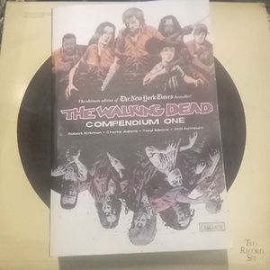The Walking Dead: Compendium One(USED PAPERBACK)PREOWNED/USEDRobert Kirkman